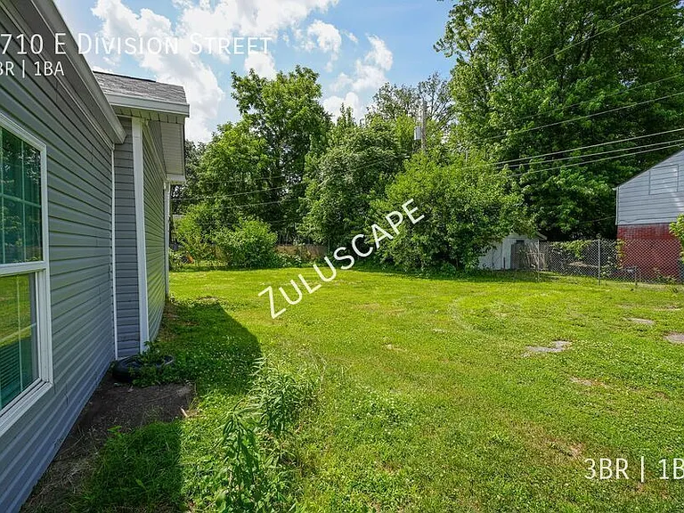 1710 E Division St — Photo 16