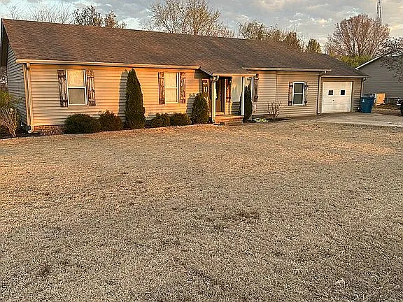 812 Garrigan Rd — exterior photo