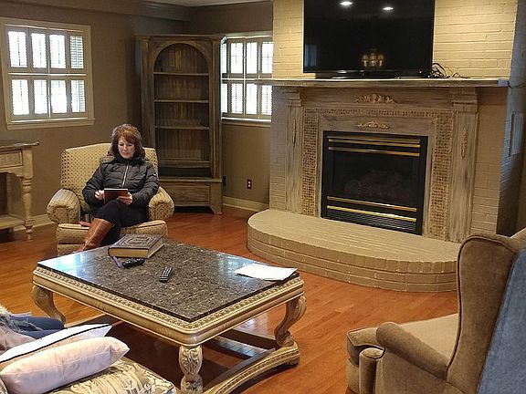 Living room, natural gas fireplace