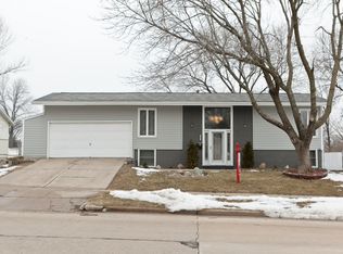 4503 Twin Pine Dr NE, Cedar Rapids, IA 52402