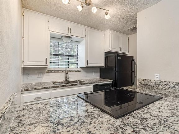 4th image of 1426 Lakecrest St #1426