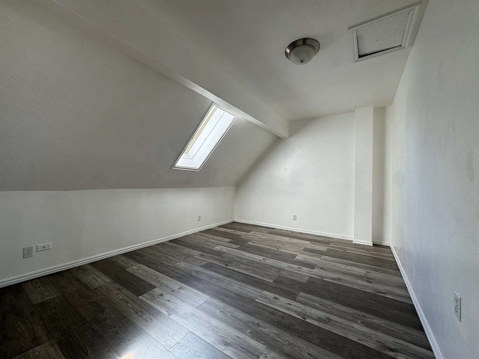 3 bed, 1.5 bath, 1680 sqft, $1,800 — Photo 3