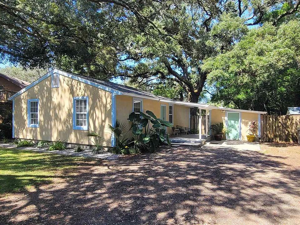 1st image of 402 Alba Plena St