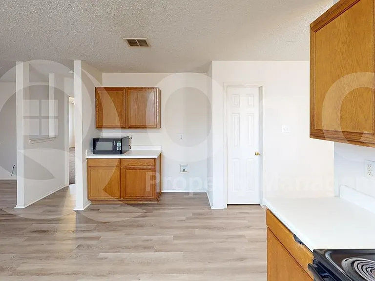 603 Ambarella St — Photo 5