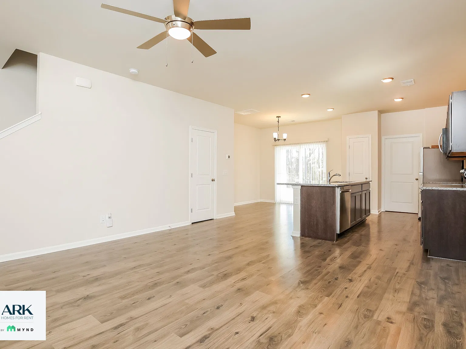 3 bed, 2.5 bath, 1315 sqft, $1,865 — Photo 2