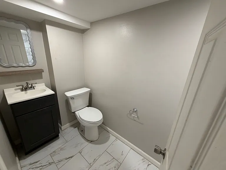 1115 E Upsal St #BASEMENT — Photo 5