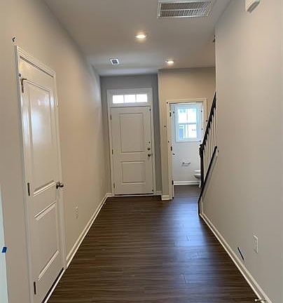 5th image of 843 Oak Center Dr