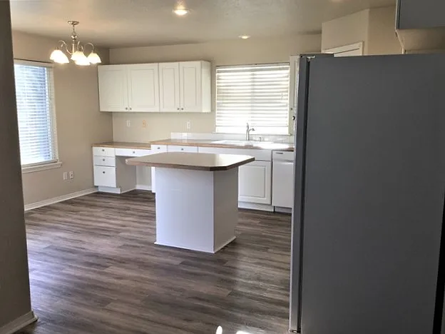 1521 W Kesler Dr — Photo 3