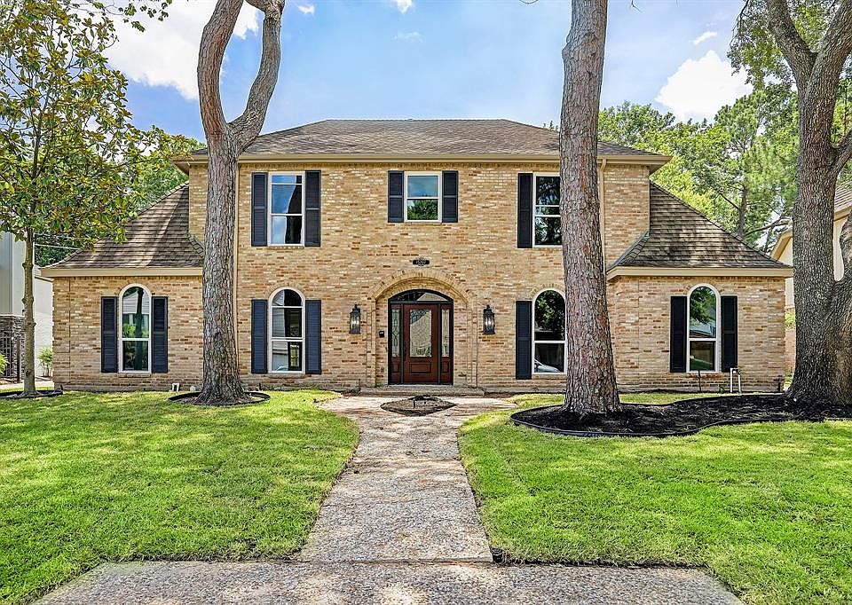 1st image of 15707 Walkwood Dr