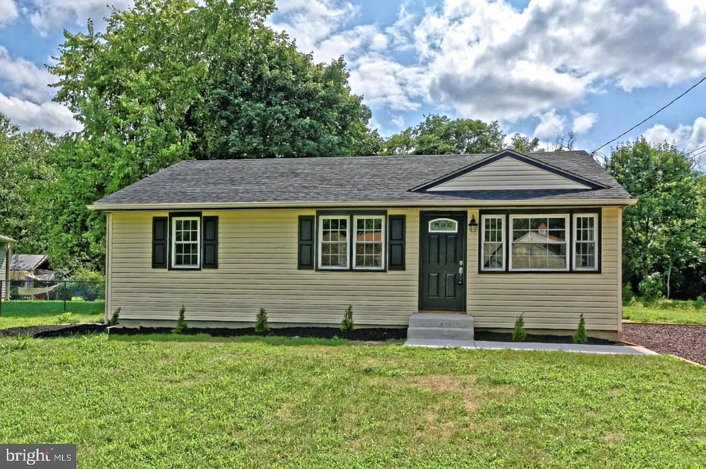 3 bed, 1.0 bath, 952 sqft, $2,000 — Photo 1