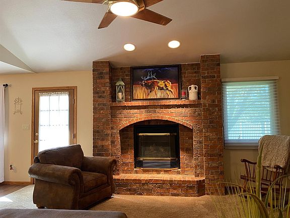4th image of 515 W Tuscarora Ct