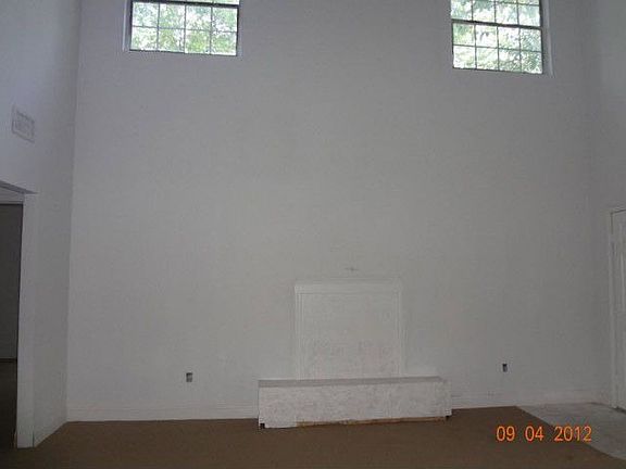 3rd image of 109 N Garvin St