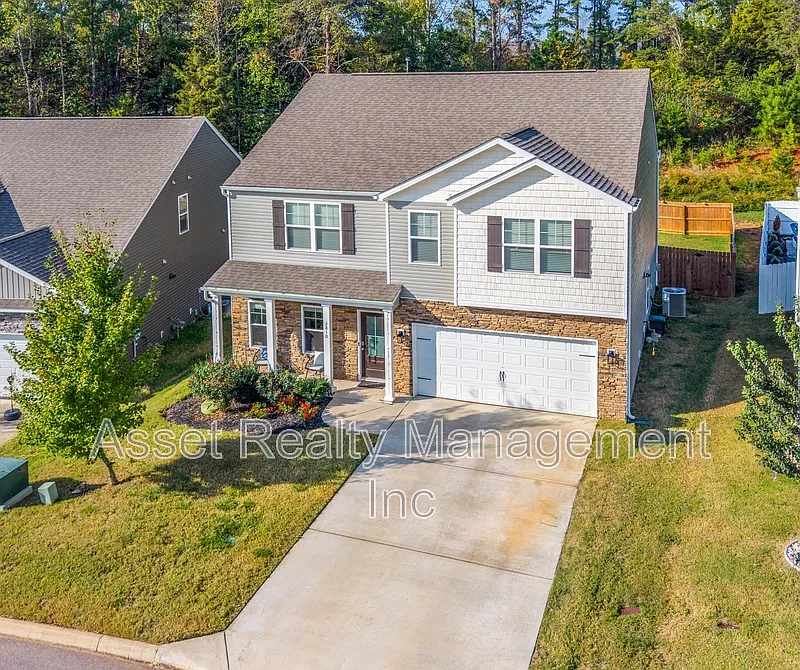 4 bed, 2.5 bath, 2787 sqft, $3,295 — Photo 2
