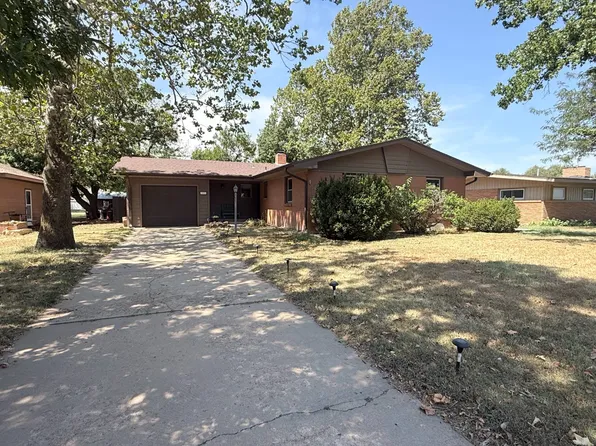 313 N Garfield St, Stafford, KS 67578