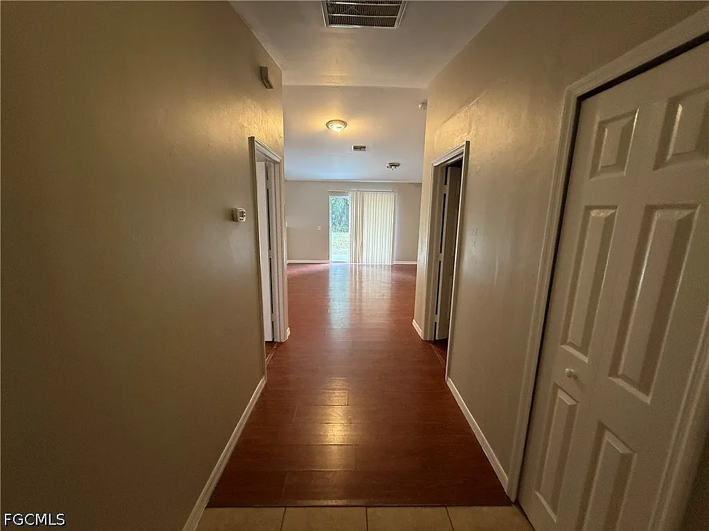 3 bed, 2.0 bath, 2256 sqft, $1,500 — Photo 2