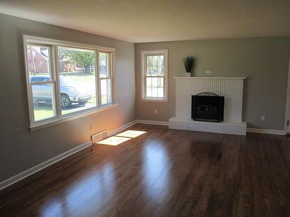 2nd image of 1815 Wood St