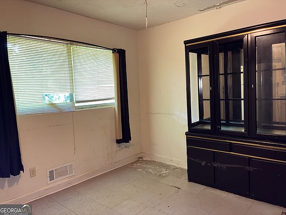4th image of 8293 Marlborough Dr