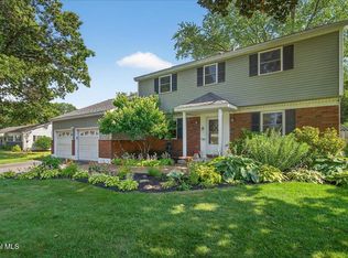 9 Eldorado Dr, Clifton Park, NY 12065