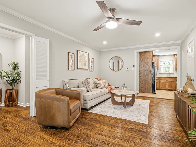 1213 Dalhart Dr — Photo 5