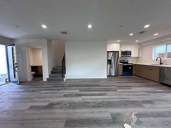 2nd image of 4126 Clayton Ave #4126.5