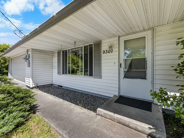9301 Elwood Dr SW — Photo 2