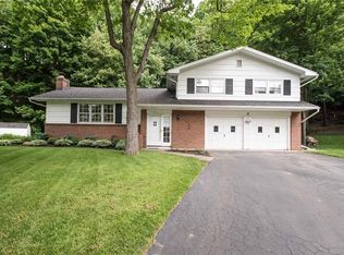 4 Shirewood Dr, Rochester, NY 14625