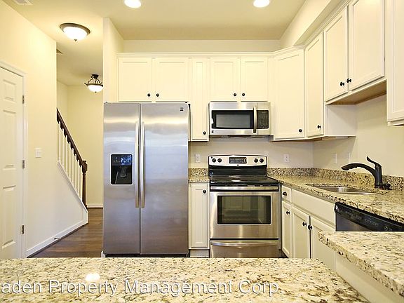 4th image of 611 Mornington Ln