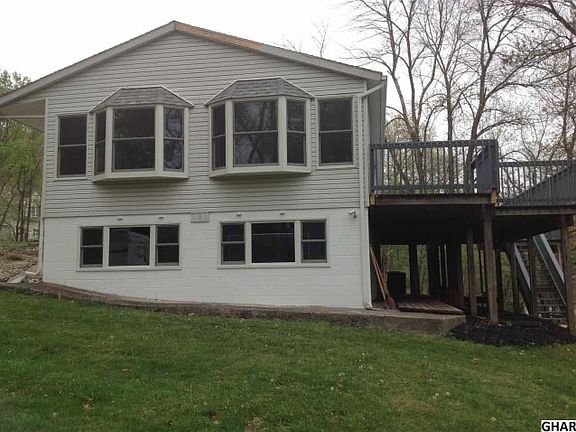 4th image of 8 Dicken Dr