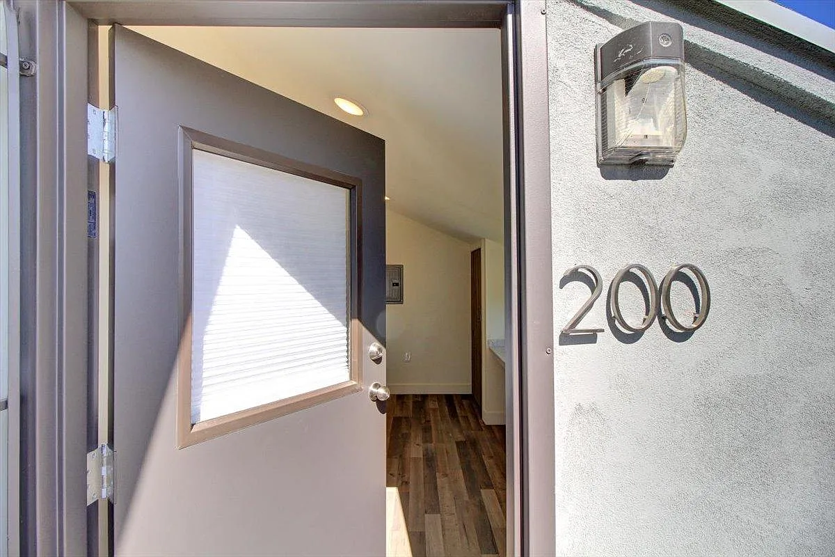 Building Photo - 15328 S San Pedro St #200