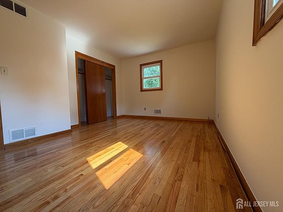4th image of 830 2nd St