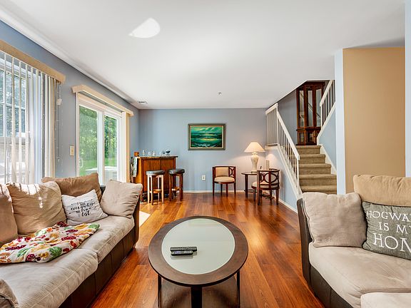 4th image of 2302 Grassy Hollow Dr