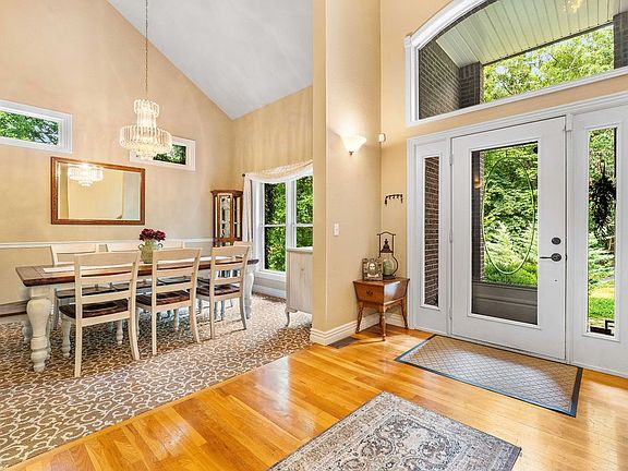 5th image of 100 S Sarah Ln