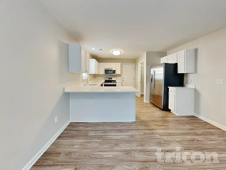 986 Peachtree Meadows Cir — Photo 4
