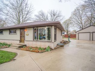 1818 Sunset Ridge Dr N, West Bend, WI 53090