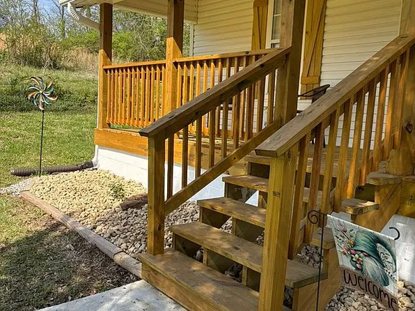 3040 Roseberry Rd, Mascot, TN 37806