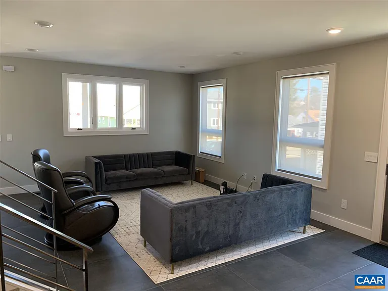 808 Elliott Ave — Photo 8
