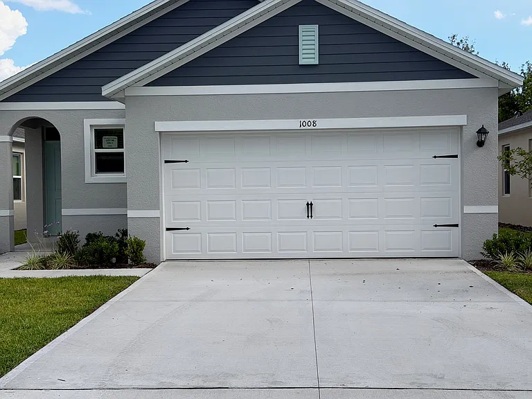 2 CAR GARAGE