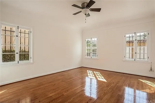 1125 S Hayworth Ave — Photo 14