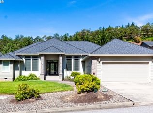 1690 NE Rocky Dr, Roseburg, OR 97470