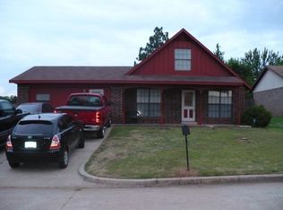 100 Cambridge Dr, Midwest City, OK 73110