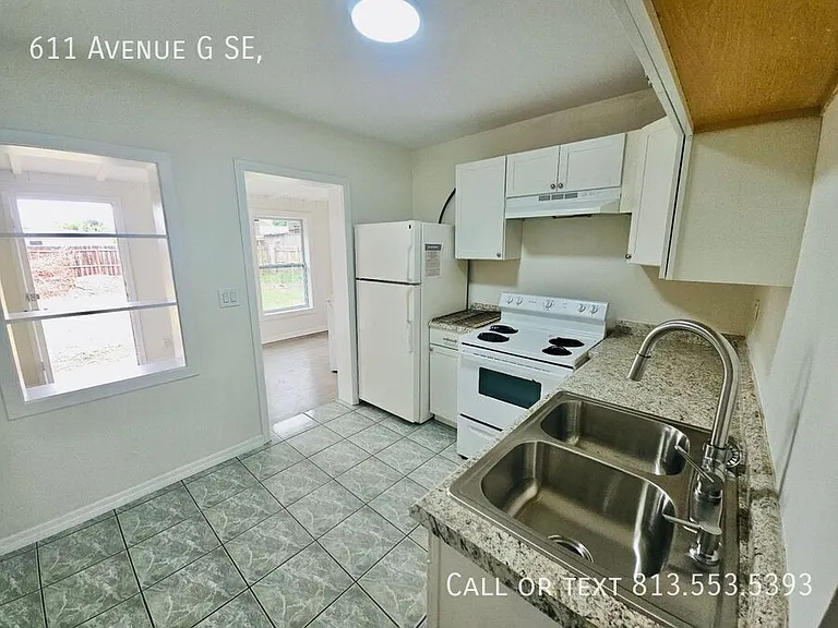 611 Avenue G SE — Photo 6