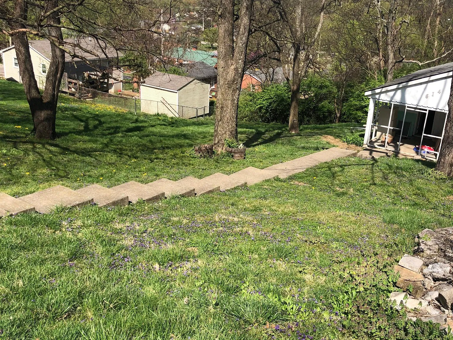 614 Blackburn Ave — Photo 2