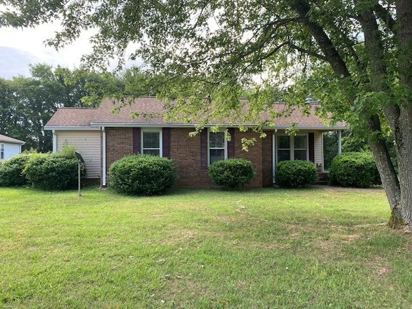 Home with Large Yard, Triple Rockvale — Photo 1