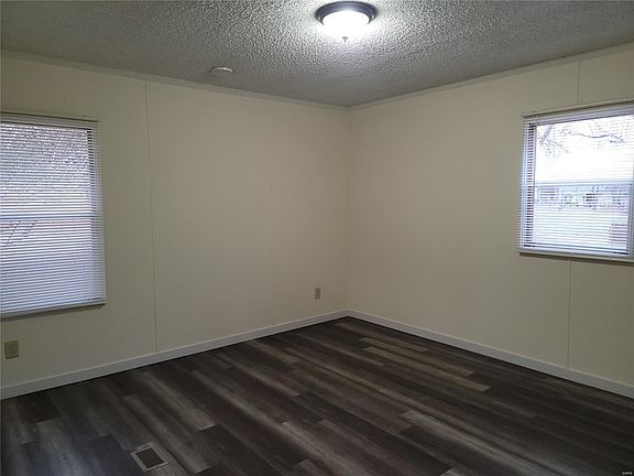 5th image of 303 E Elm St