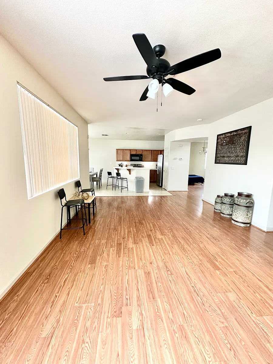 Building Photo - 3567 Sarasota Ave