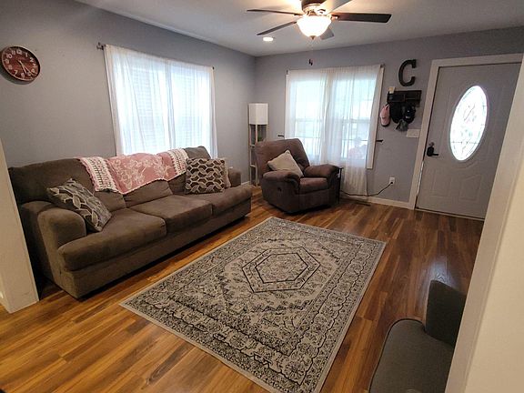2nd image of 707 Maple St