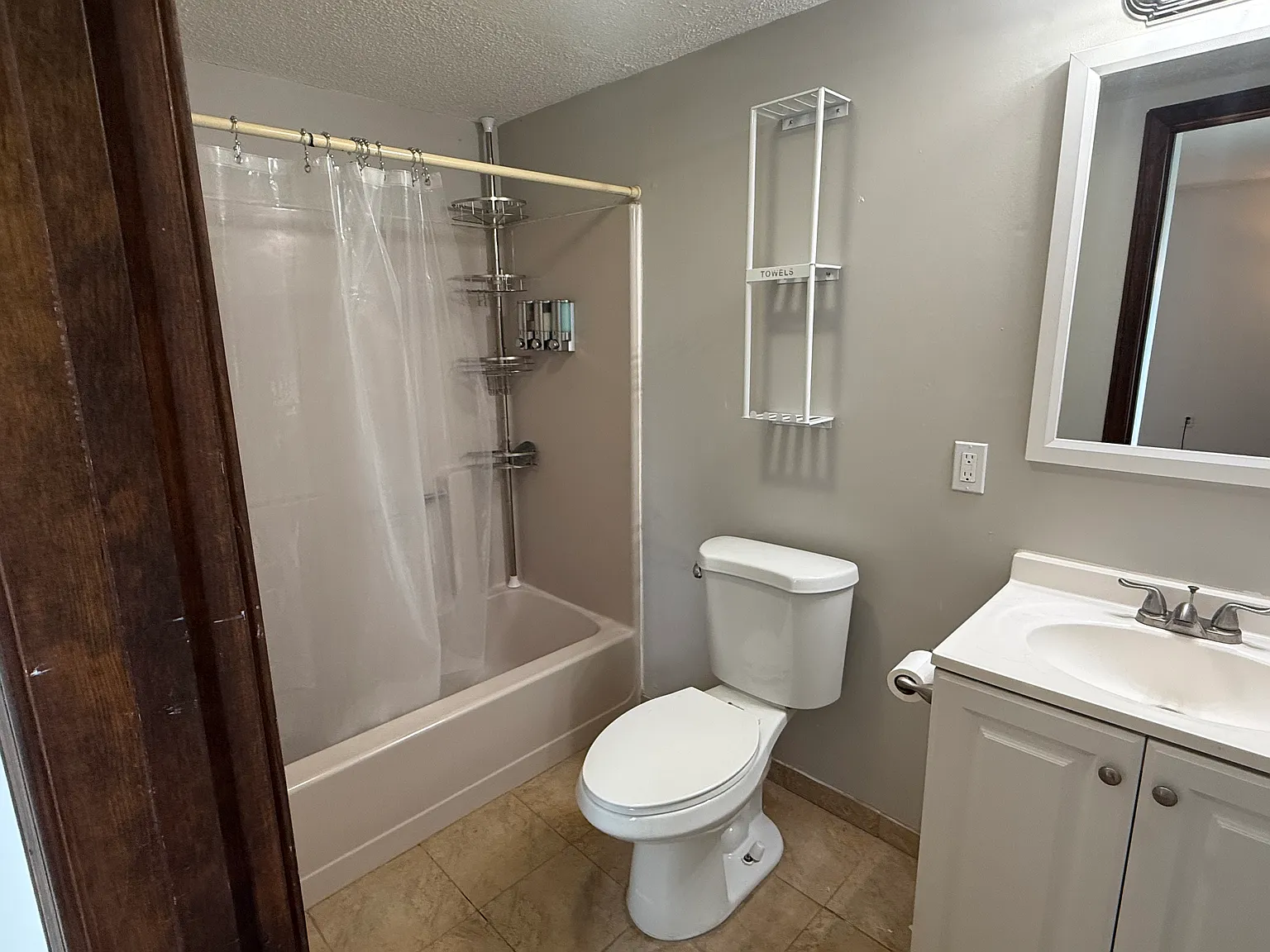 1 bed, 1000 sqft, $1,900 — Photo 3