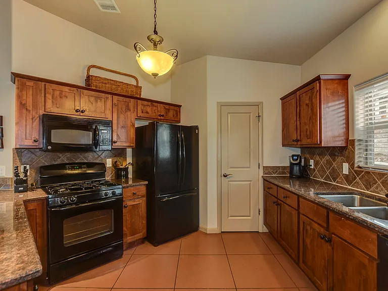 210 Jacob Ln — Photo 8