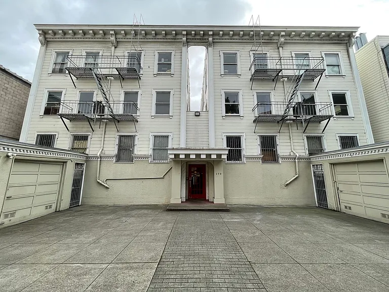 179 Oak Street 72 Lily St — Photo 1