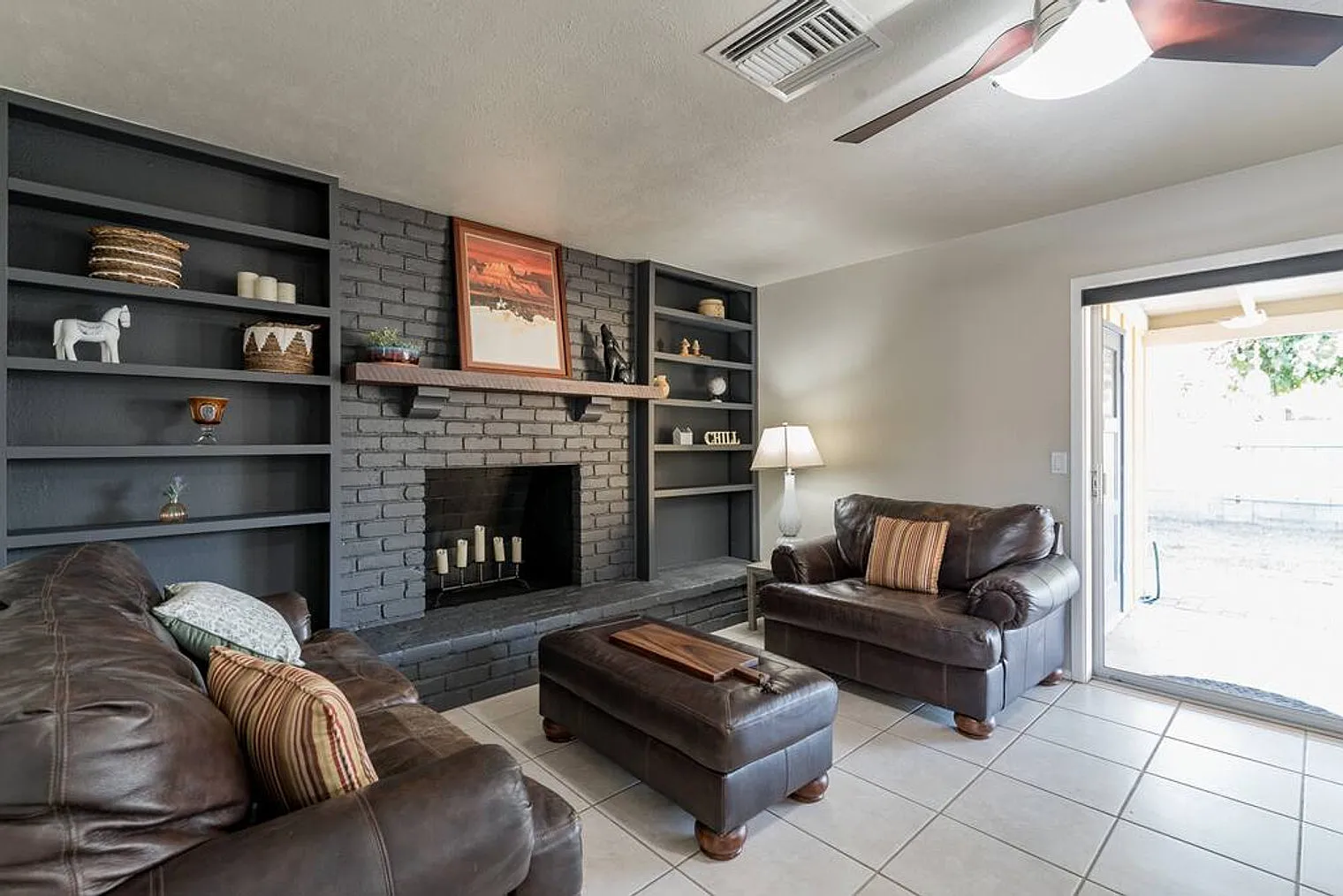 4 bed, 2.0 bath, 1991 sqft, $3,902 — Photo 4